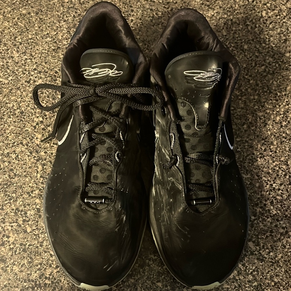 LeBron XXI Basketball Shoes
